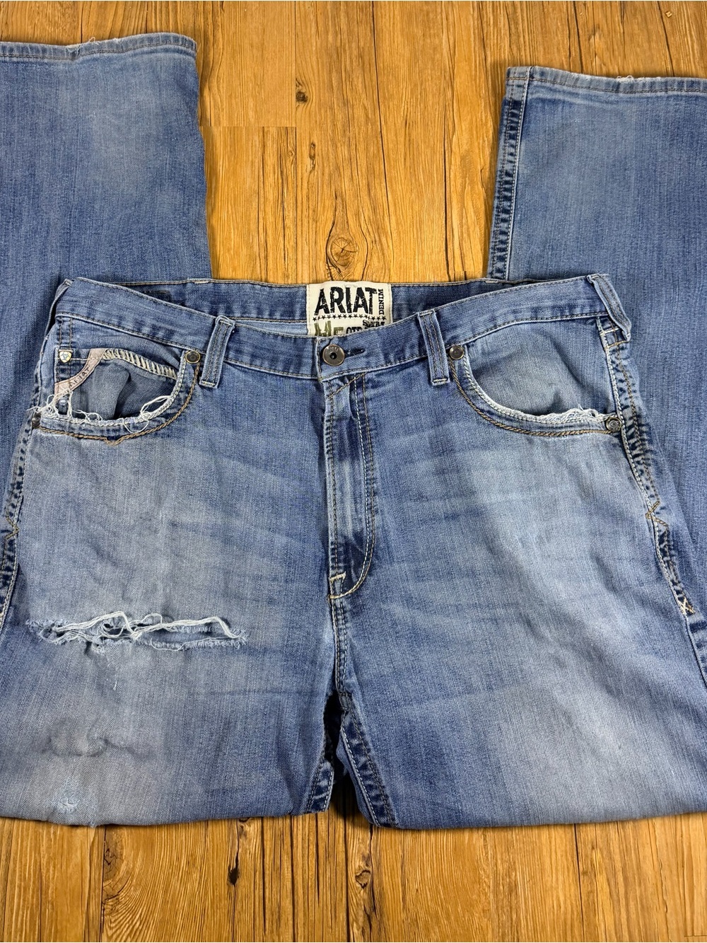 Ariat M5 Straight men’s jeans in a medium/light blue wash